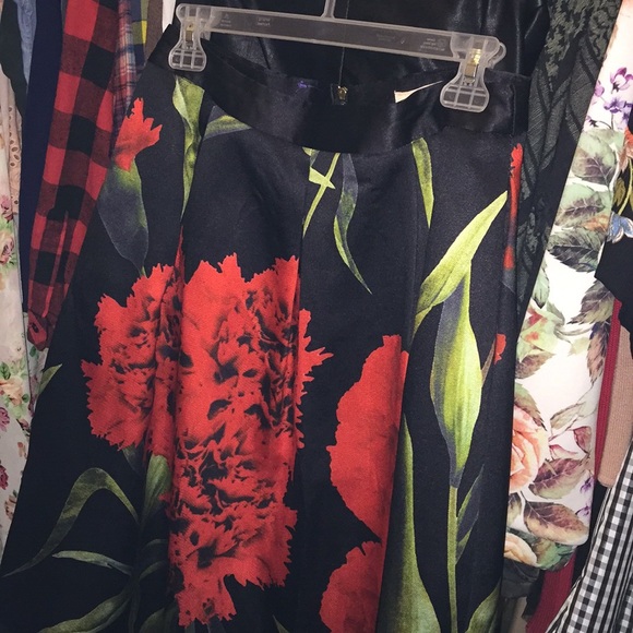 High waisted Blk with Red midi skirt - Picture 2 of 3